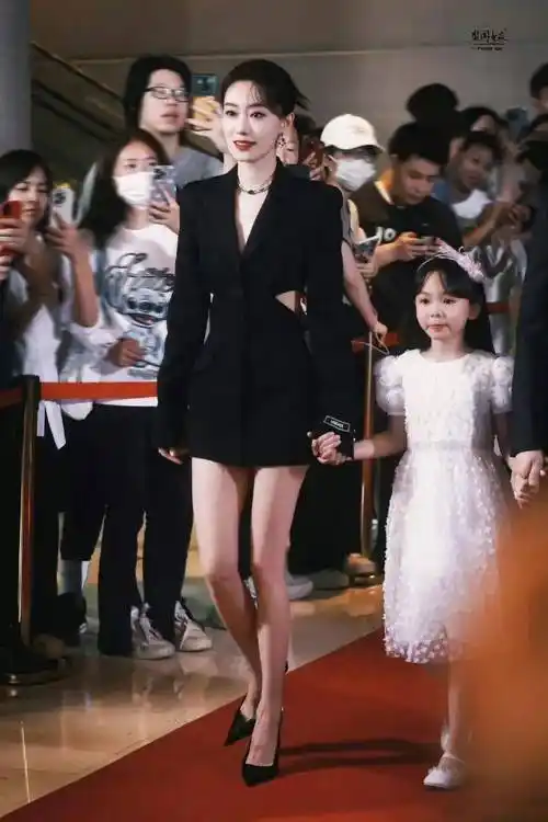 张子枫最好看的一次! │ 上海电影节&微博电影之夜_裙子_感觉_礼服