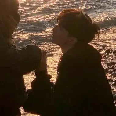 日落情侣头像一男一女高清以夕阳为背景的情侣头像图片