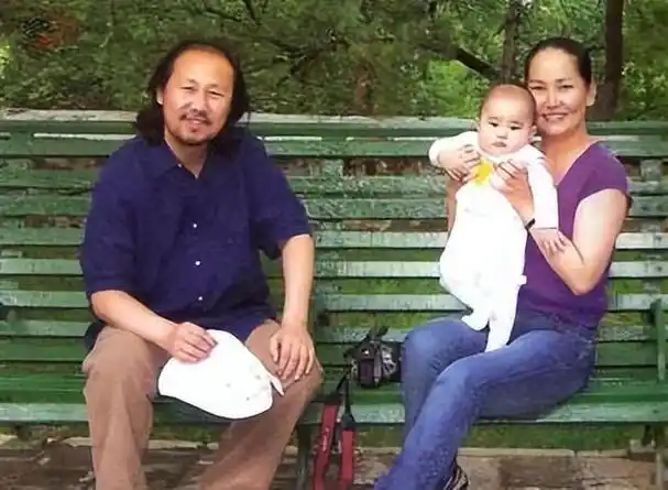 回顾:家有残障子女的明星,赵本山,腾格尔子女去世有三位治好了