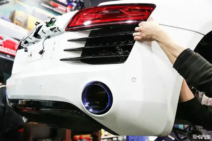 【图】奥迪r8改arm全钛合金排气,这样炸街真的好吗?