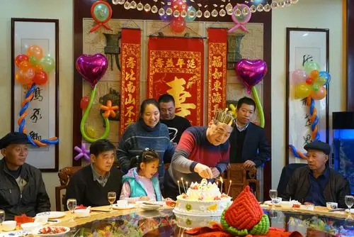 生日宴会全家福