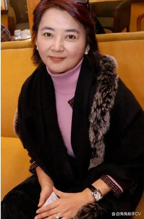 抛弃落魄的郭德纲,撇下4岁郭麒麟,远赴日本的务工胡中惠今怎样