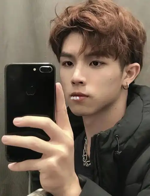 男生碎盖烫烫型不烫卷的发型阳光帅气摩根