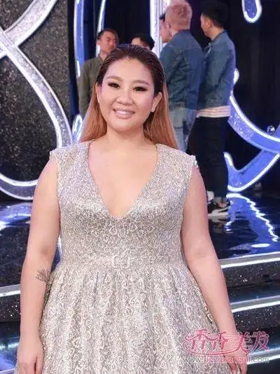 郑欣宜背头造型实现重量级抢镜 看胖脸女明星如何打理自己的发型