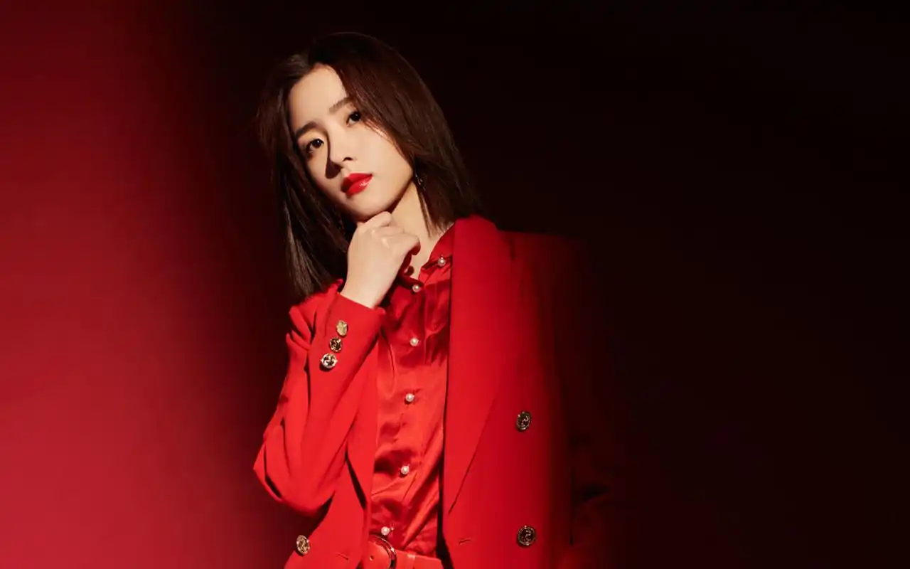 胡冰卿时尚干练写真图片桌面壁纸