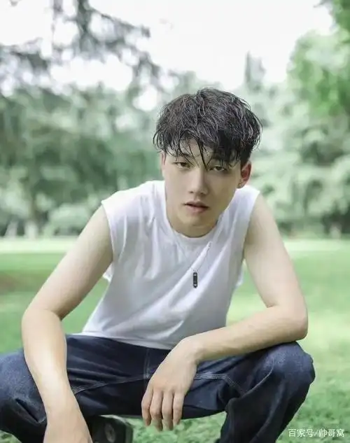 组图:26岁的青春美少年,白净帅气的长相,合适做你的男友吗!