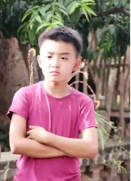 (《百鸟朝凤》中,郑伟就花式示范了传说中检验演技的哭戏应该是怎样的