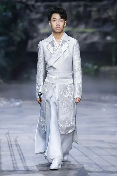 熊英盖娅传说2022春夏系列乾坤方仪发布会在京举行