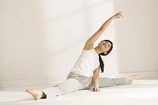 女人,伸展,地板