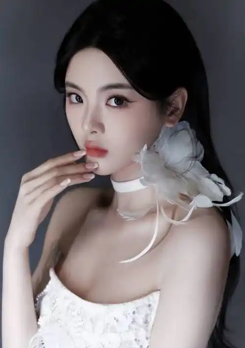 钉珠蕾丝礼服裙, 杨超越身材纤细,淑女范十足_作为一个_古装_姐姐