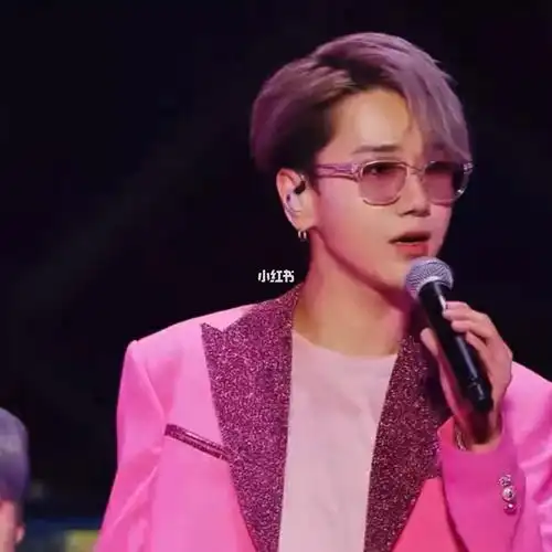 半背头 粉西装 少女心帅痞风拿捏