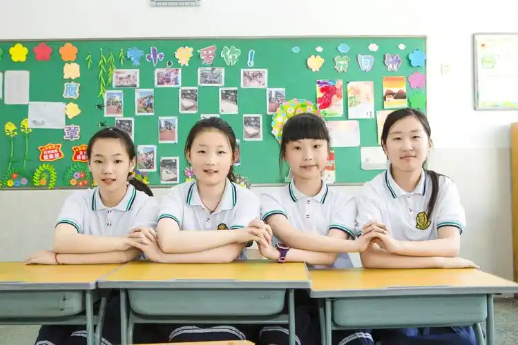 2019届朱家角小学五(4)班毕业照合影部分