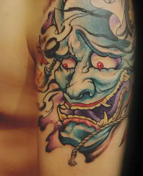 炯炯有神的大臂彩色传统般若纹身图案