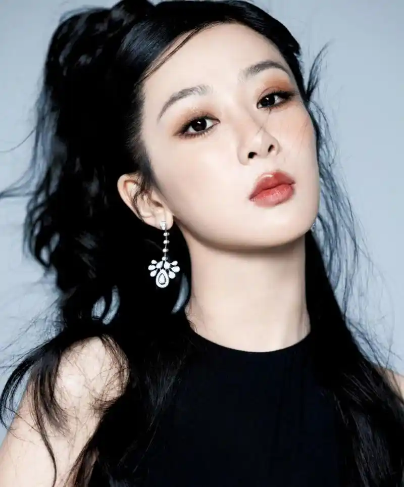 杨紫的新造型霸气,可爱,欲欲的感觉!#杨紫# #娱乐