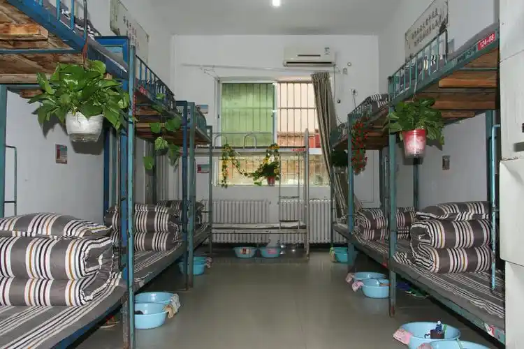 携手搭建爱的家园――实验初中温馨宿舍评比活动