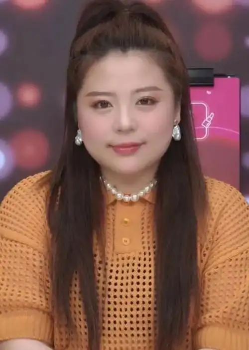 段奥娟更苗条了!脸部经过整形手术,与蒋依依神似