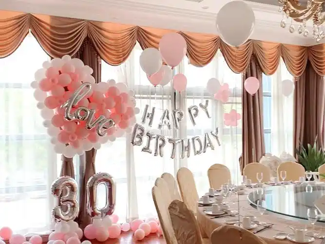 包厢生日派对成人场景气球布置