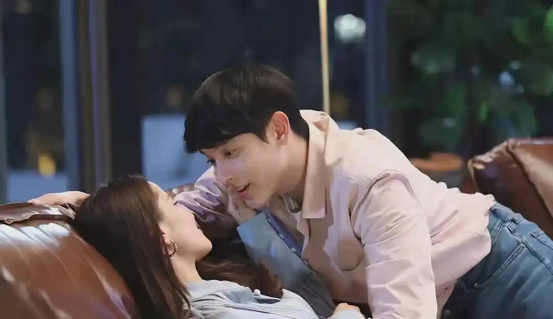 泰国首席女明星新剧《克拉之恋》,姐弟年下恋真香