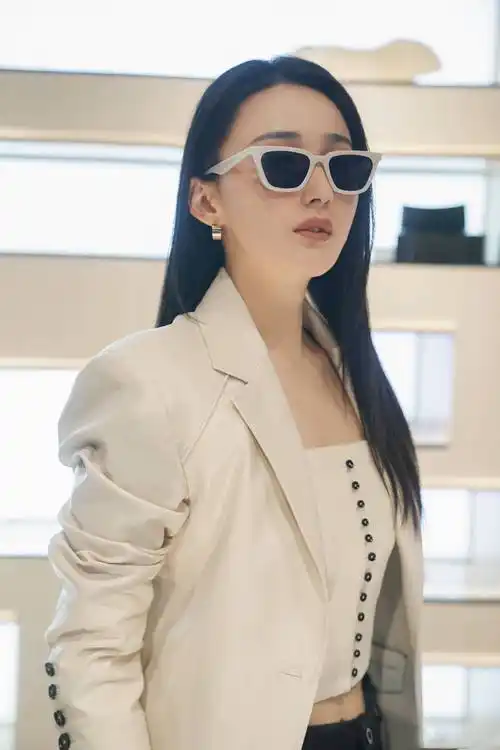 女神降临墨镜一带又美又酷