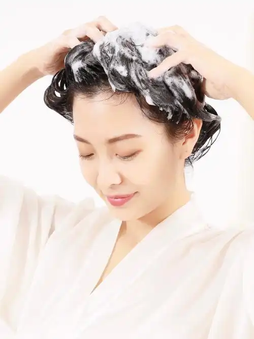 用别的洗发液洗完后第三天头发