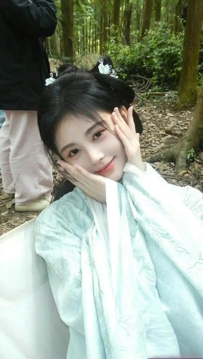 鞠婧祎新剧花间令换了妆容后的造型美绝了