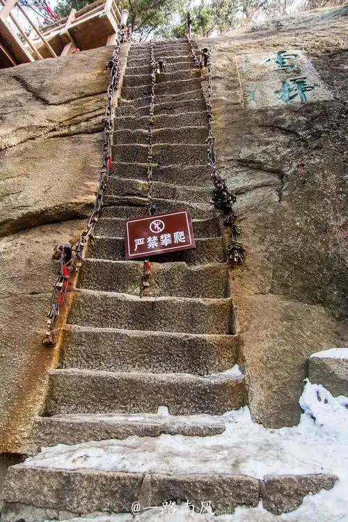 华山长空栈道出现跳崖惨剧,真实的华山究竟有多险?