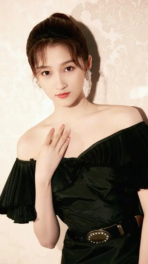 关晓彤壁纸:俏颜太精致了!忍不住看了一遍又一遍