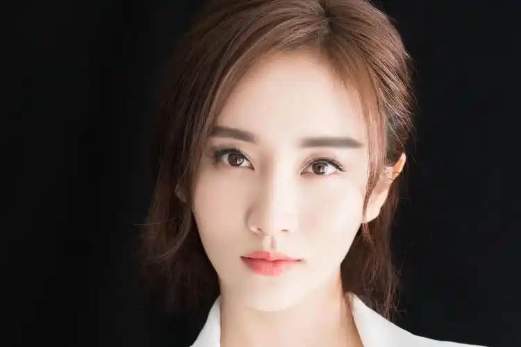 温柔可爱 多才多艺的女明星——赵予熙