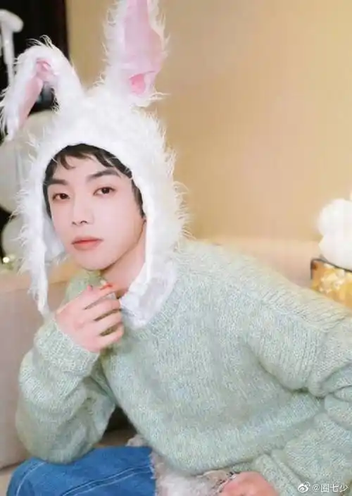 华晨宇兔耳帽随拍##华晨宇