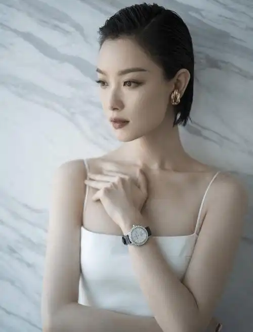 倪妮短发造型飒气十足