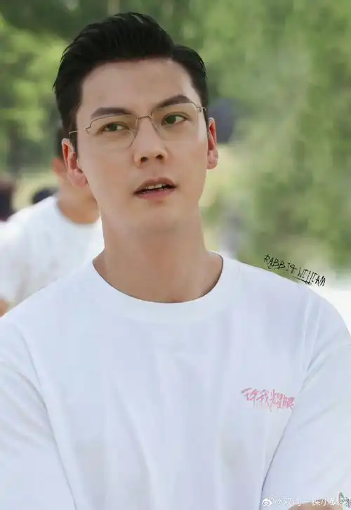 陈伟霆三七分背头造型##陈伟霆没有技巧就是硬帅