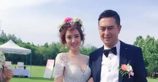 张嘉译和王晓晨有很多次吻戏,王海燕不憋屈,不会介意吗?