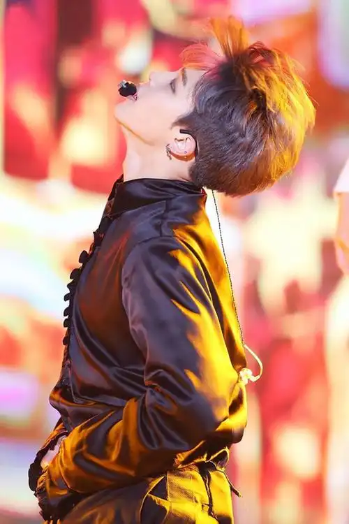 壁纸控 | 14#禁欲系的他 在舞台后面竟然是这样的