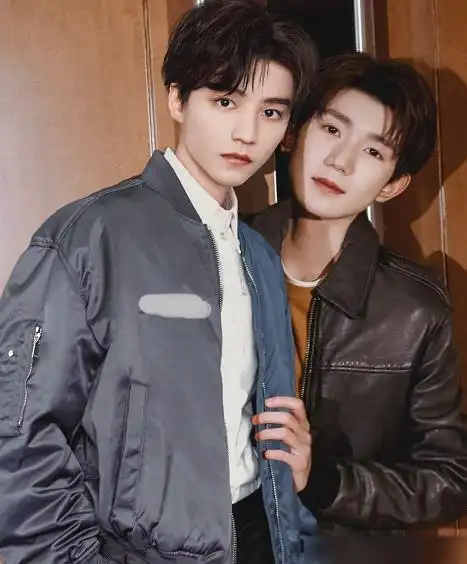 王俊凯获奖王源鼓掌声最大凯源当众撒糖全场嘉宾一脸姨母笑