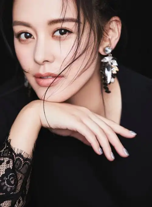 王力可暗黑系写真上线天堂的张望入围温哥华电影节展映