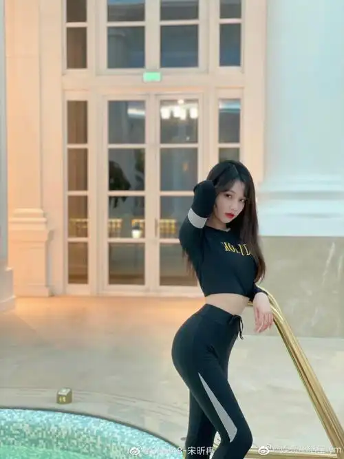 snh48超话  宋昕冉泳装近照合集93  冉冉身材绝对的丝芭天花板