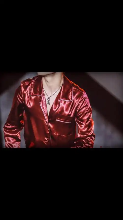 易烊千玺 喉结杀