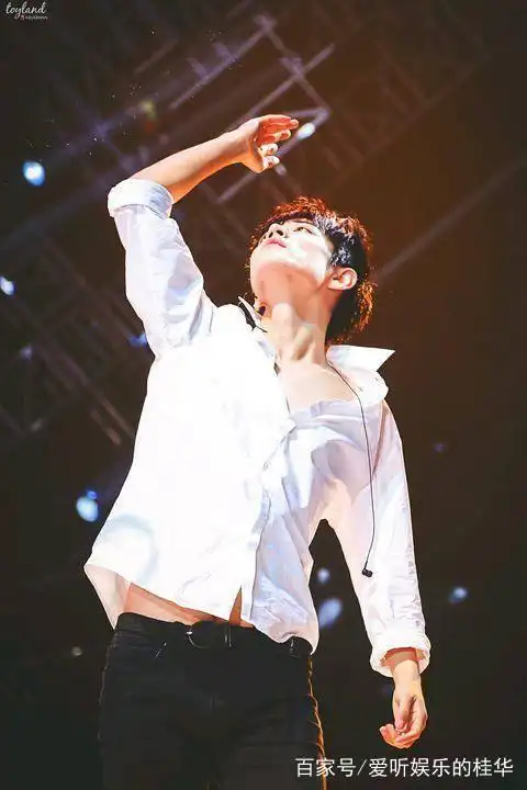 一笑倾城,一笑心的"腰"界美男,让你瞬间投降_肖战