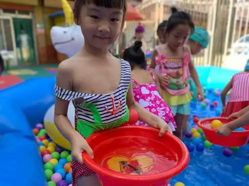 【欢乐水世界一起捉泥鳅】宏昌幼儿园中班