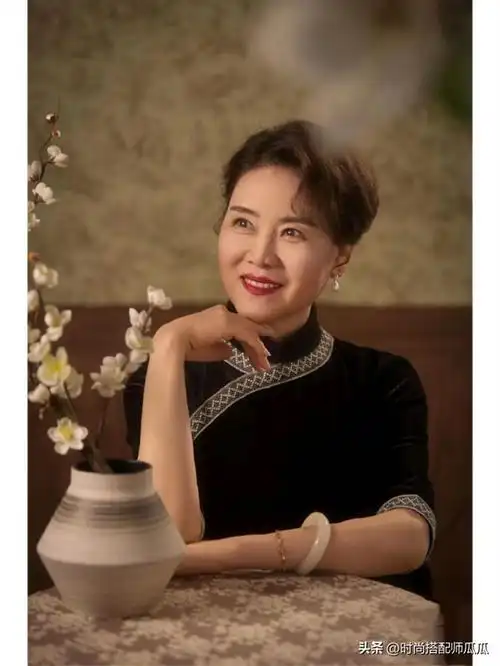 看到60岁何赛飞的老年状态我发现:"发型 打扮"决定女人的气质