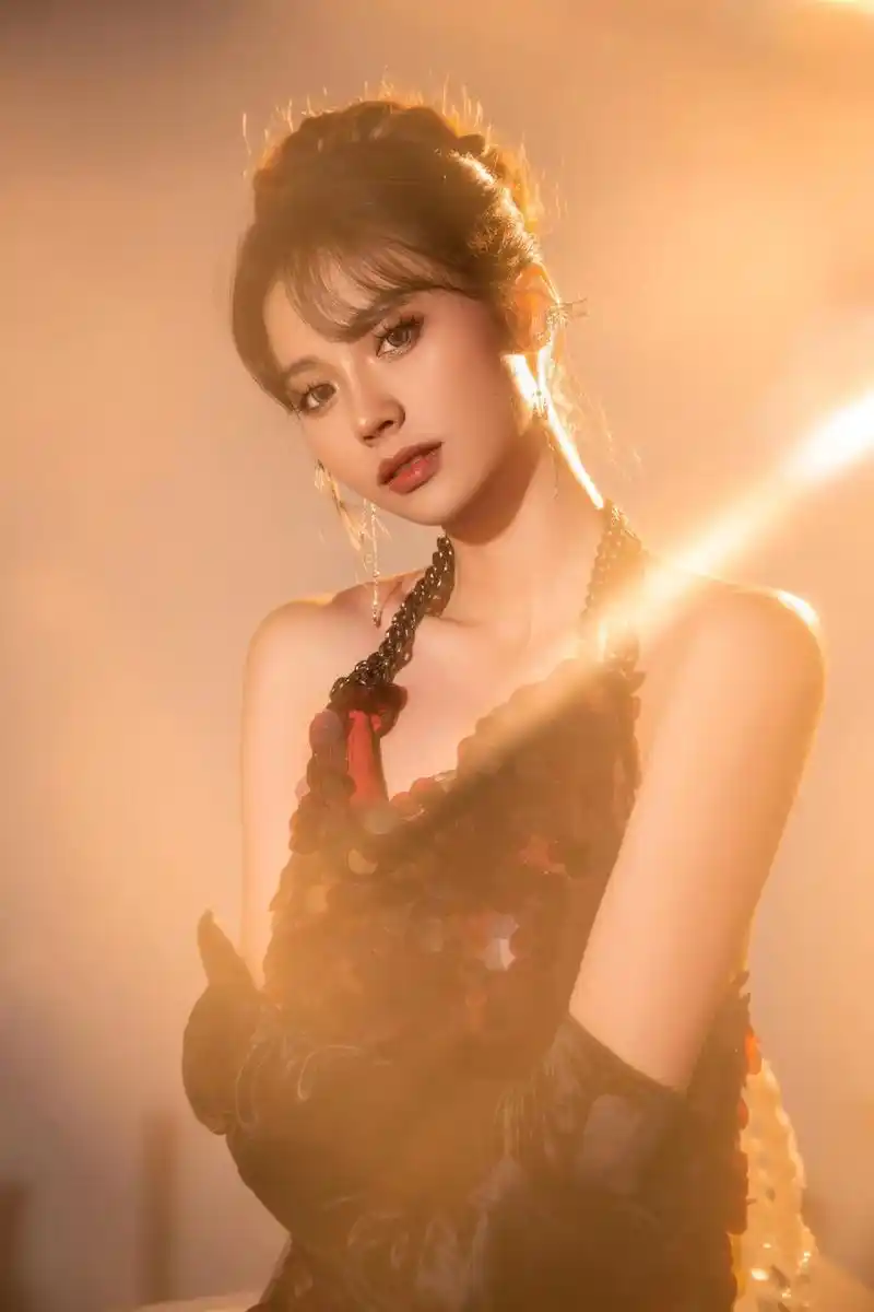 00穿小鞠同款礼服拍生日照啦!98 #氛围感 - 抖音