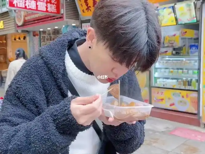 看哥哥吃东西真香呀!#一任千面  #我的藏宝男孩  #国超任嘉伦