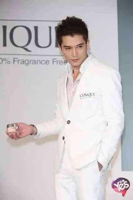 村网新知原来贺军翔和邱泽不是一个人