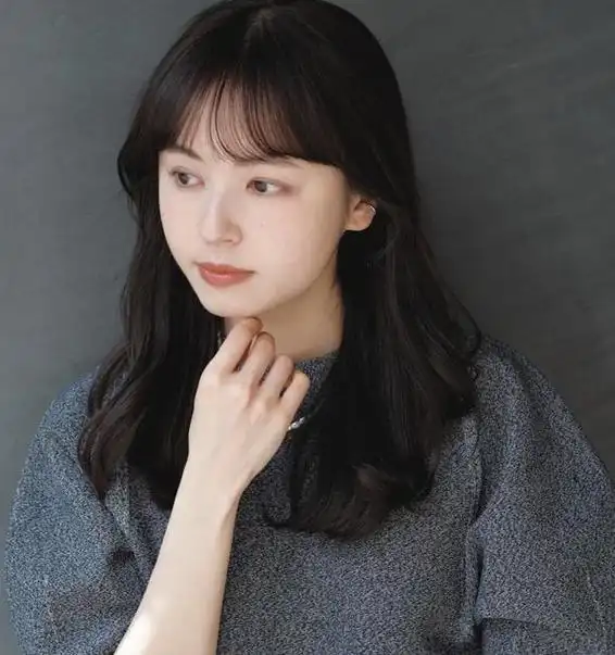 发型选对气质才会更好!试试"空气刘海 卷发",甜美温柔又减龄