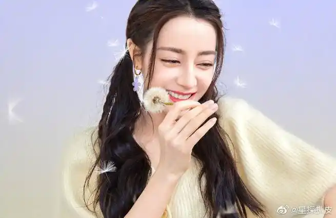 迪丽热巴六一晒自拍