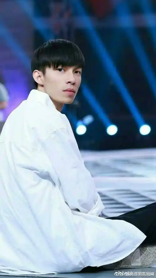 如何评价2017年快乐男声黄榕生