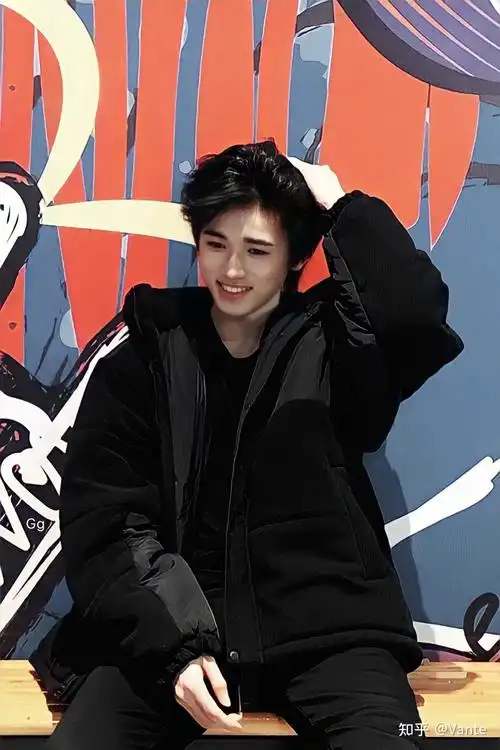 我因为王牌对王牌喜欢上的宋亚轩想要一些他的照片还想请问一下你们的