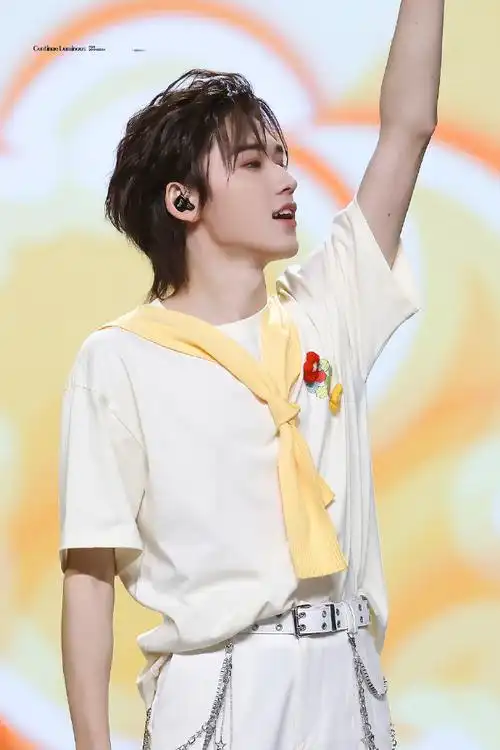 宋亚轩澳门演唱会##时代少年团叁重楼暨出道四周年演唱会