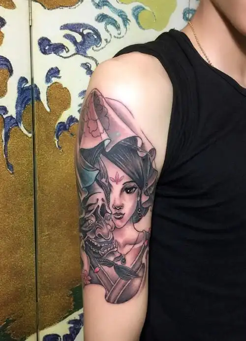 般若与花妓结合的手臂纹身图案