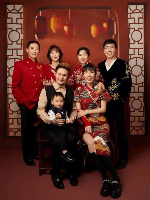 我们家的全家福海马体家庭新年照